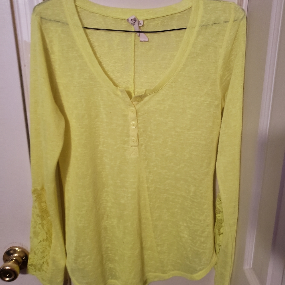 Laced sleeve blouse